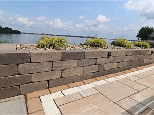 Bedford Tumbled™ Seating Walls